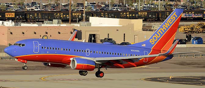 Southwest Boeing 737-7H4 N204WN, Phoenix Sky Harbor, January 8, 2016